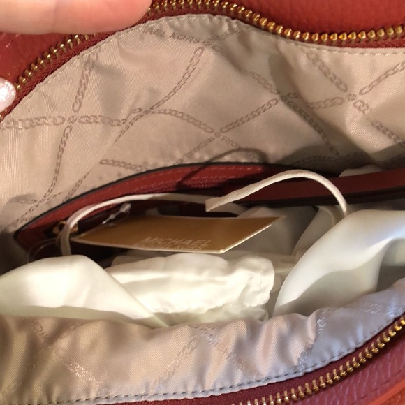 NWT Michael Kors Reese large leather shoulder bag terracotta color 13 x 12 - Picture 4 of 8